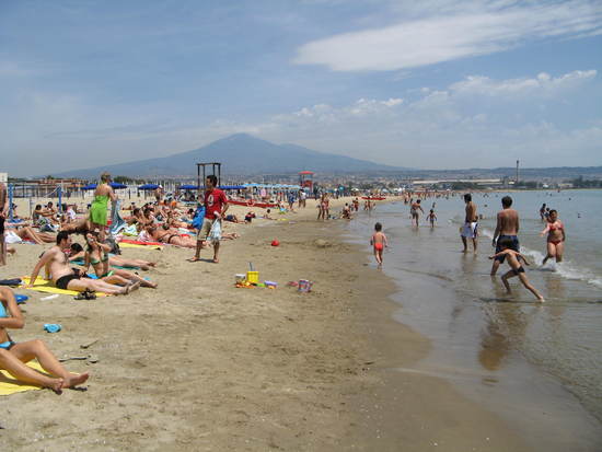 Catania Spiagge Libere Abbandonate E Mare Sporco Sicilia